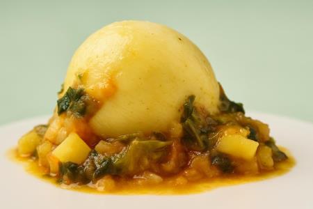 Wenn die Zwiebel zum Star wird: Rezept für gefüllte Zwiebeln mit Fleischfüllung und Weinsauce